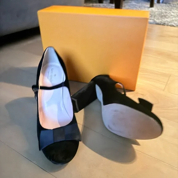 💖🖤KATE SPADE Black Velvet Heels with Berie Bow🖤💖 - Picture 5 of 5